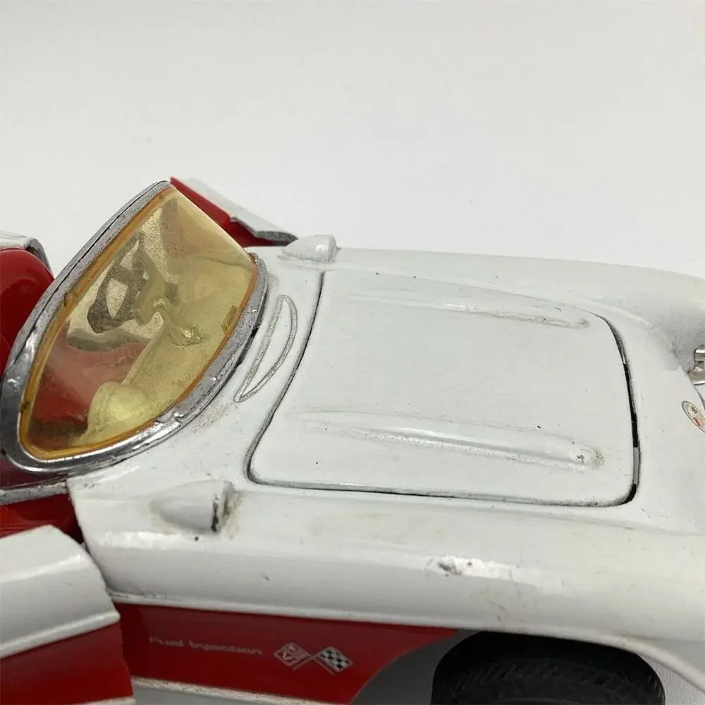 1957 Chevrolet Corvette‎ Diecast Model 1/24 Scale White Vintage Car
